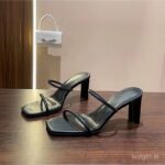 รองเท้าแตะฤดูร้อนใหม่สำหรับผู้หญิง สไตล์เกาหลี รองเท้าแตะหัวเหลี่ยม ส้นหนาและส้นสูง