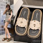 คัดสรรระดับพรีเมียม รองเท้าแตะดอกไม้สไตล์ฝรั่งเศสสำหรับผู้หญิง ฤดูร้อน ใหม่ รองเท้าชายหาดแฟชั่นแบบหนาเพิ่มความสูง