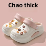 รองเท้าแตะส้นสูง PVC หลากสีสันน่ารักการ์ตูน 2025 พร้อมแพลตฟอร์มป้องกันการลื่นและทนความร้อน ขายส่ง