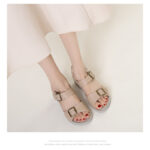 รองเท้าแตะส้นสูงแบบสายเดียวสำหรับผู้หญิง พื้นหนา ตีนตุ๊กแก รองเท้าแตะชายหาดแบบสบาย