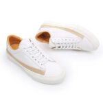 บนเชือกรองเท้ากีฬารองเท้าหนังวัวลำลองสำหรับผู้ชาย จัดส่งที่รวดเร็ว