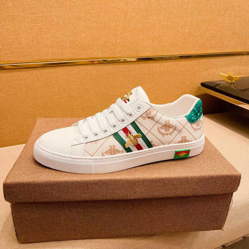 จัดส่งที่รวดเร็ว ้ชายหนังแท้รองเท้าสีขาวขนาดเล็กเทรนด์รองเท้าลำลอง