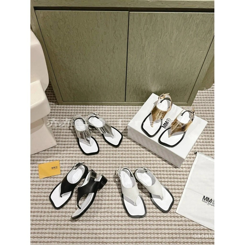 เวอร์ชั่น Daigou Magela MM6 FlipFlops รองเท้าแตะนิ้วเท้าสี่เหลี่ยม mm6 รองเท้าแตะ mm6 รองเท้าแตะ mm6 FlipFlops รองเท้าแตะส้นไมโครรองเท้าแตะสีเงินโลหะรองเท้าแตะ San