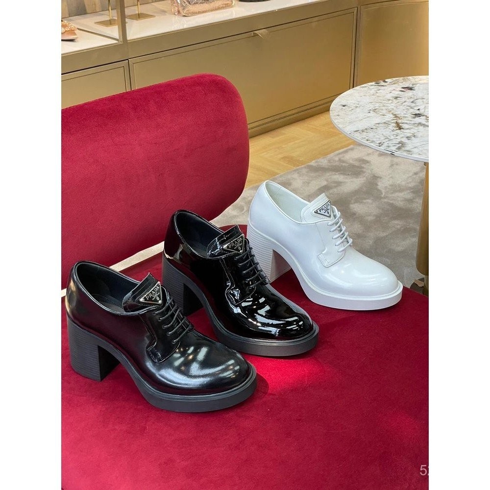 รองเท้าloafersส้นสูง หนังแท้ ลายช็อกโกแลต มีตราสามเหลี่ยมใหญ่