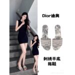 รองเท้าแตะหนังแท้ Dior ปักลายสำหรับผู้หญิง พร้อมส้นหนา ใส่ได้ทั้งกลางแจ้งและสบายในฤดูร้อน
