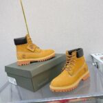 HighTop กันน้ารองเท้าหนังแท้ Martin Boots รองเท้าผู้หญิง Timberland 10061 Timberland Timberland Timberland CoBranded Workwear ผู้ชายผู้หญิง Martin Boots Timberland สีดา HighTop LowTop กันน้ารองเท้าหนังแท้ Martin Boots รองเท้าผู้หญิง Retro หนาSoled