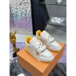 รองเท้าผ้าใบสีขาว Hightop รุ่น Maxi Series ของแบรนด์ Correct Free Development Trainer สำหรับทั้งผู้ชายและผู้หญิง
