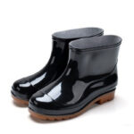 รองเท้ากันฝนกันลื่นแบบตัดต่ำสำหรับผู้ชาย วัสดุ PVC หัวกลม สบาย รองเท้าบู๊ตอุ่นทุกฤดู แฟชั่นผู้ใหญ่