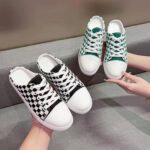 รองเท้าผ้าใบลายตาราง แบบสวมทรงสวยมาก ใส่เที่ยวสบายๆ เข้าได้ทุกชุด ทรงเท่ๆ KRG342