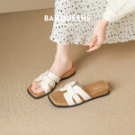 รองเท้าแตะผู้หญิงครึ่งวงกลมแบบ stepping สไตล์ใหม่ สำหรับใส่ในฤดูร้อนและนอกบ้าน รองเท้าชายหาดสุดชิค