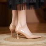 รองเท้าส้นสูงผู้หญิง สิทธิบัตรหนังปากตื้นชี้นิ้วเท้า สำหรับยืนทำงานนานๆ ไม่ง่วงขา