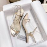 รองเท้าแตะสไตล์ใหม่ของฤดูร้อน ดีไซน์คริสตัลหนาและสายรัดโปร่งใส ปี 2025