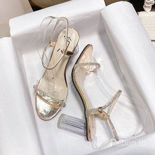 รองเท้าแตะสไตล์ใหม่ของฤดูร้อน ดีไซน์คริสตัลหนาและสายรัดโปร่งใส ปี 2025