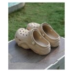 10 คลอดถ้ำรองเท้าผู้หญิง 2025 ฤดูร้อนใหม่สวมใส่หนาแต่เพียงผู้เดียว eva ลื่นกลิ่น Pack หัวครึ่งรองเท้าแตะสำหรับสุภาพสตรี